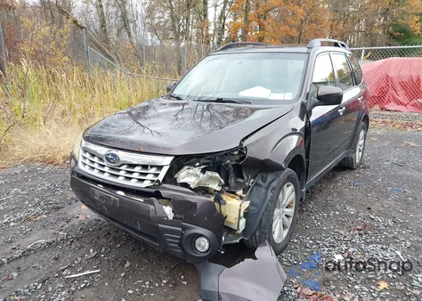 2013 Subaru Forester 2.5X Premium z USA, uszkodzony, nr VIN JF2SHADC1DH413517